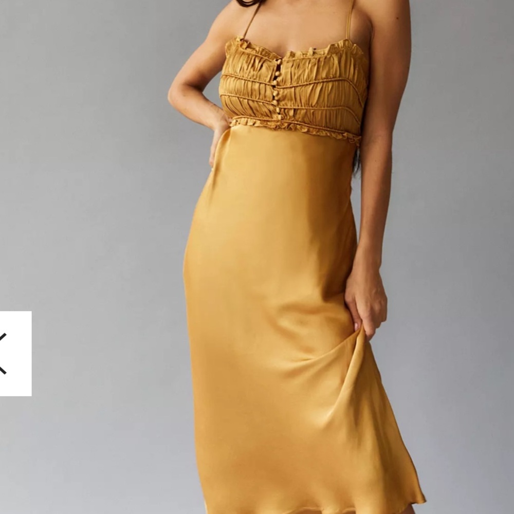 ASTR THE LABEL ZOLA SMOCKED SATIN MIDI DRESS ANTIQUE GOLD SIZE LARGE
